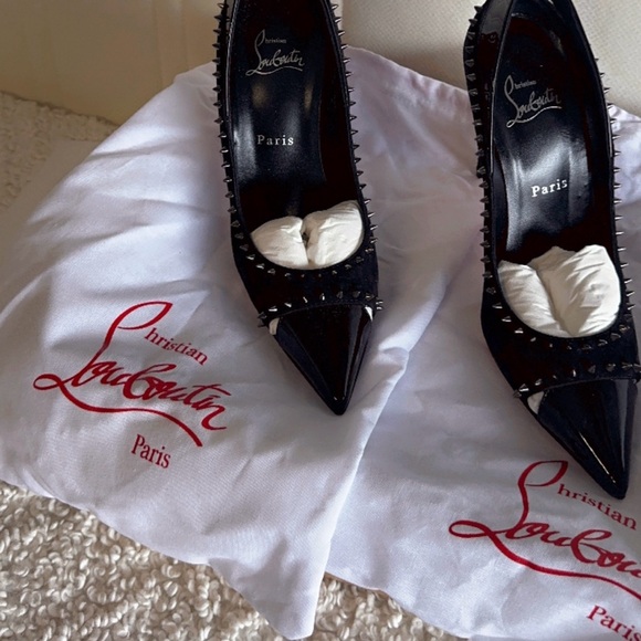 Red bottom ( like new) - Picture 6 of 11